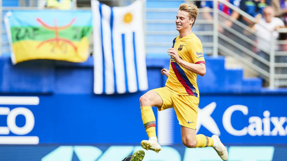 Frenkie de Jong Dapat Standing Applause dari Fans Lawan